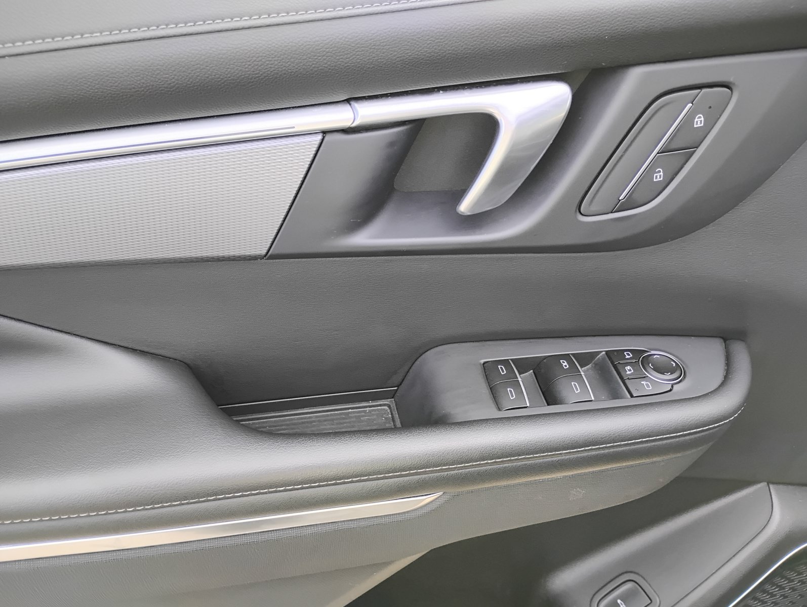 Used 2025 Buick Enclave Sport Touring FWD image 24