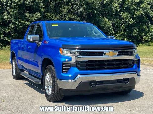 Used 2025 Chevrolet Silverado 1500 LT w/ Z71 Off-Road Package AWD/4WD image 9