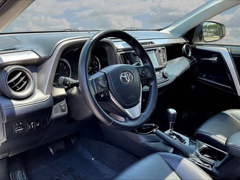 Used 2018 Toyota RAV4 Limited FWD image 19