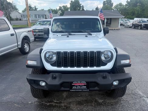 Used 2025 Jeep Wrangler Sport AWD/4WD image 3