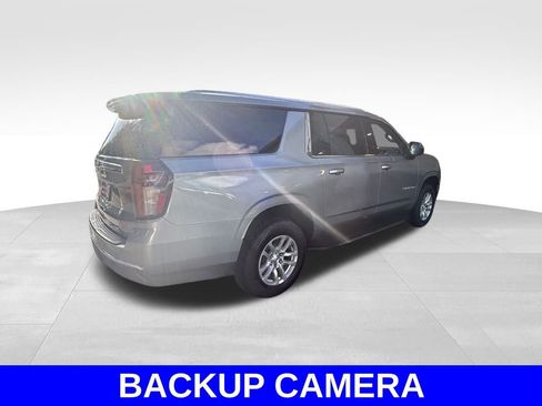 Used 2023 Chevrolet Suburban LT image 4