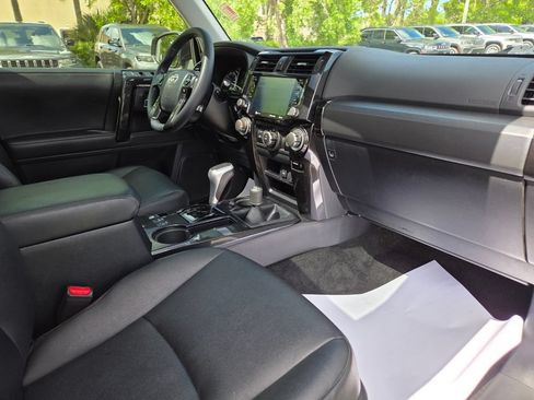 Used 2023 Toyota 4Runner TRD Off-Road Premium w/ Moonroof Package AWD/4WD image 10