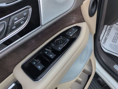Used 2024 Lincoln Navigator Reserve AWD/4WD image 11