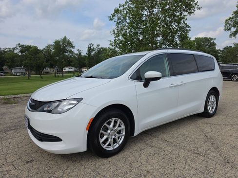 Used 2020 Chrysler Voyager LX w/ Cold Weather Group FWD image 2