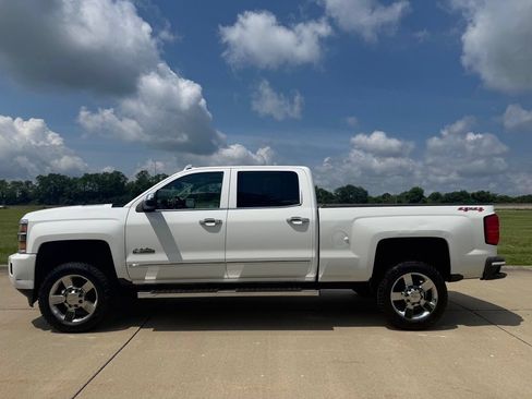Used 2015 Chevrolet Silverado 2500 High Country w/ Duramax Plus Package AWD/4WD image 7