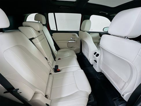 Certified 2025 Mercedes-Benz GLB 250 image 27