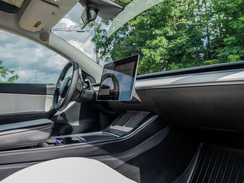 Used 2021 Tesla Model Y Long Range AWD/4WD image 31