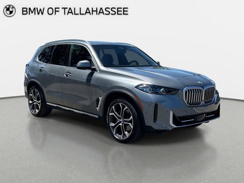 Used 2024 BMW X5 xDrive40i w/ Premium Package AWD/4WD image 3