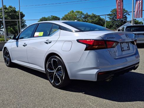 Used 2024 Nissan Altima 2.5 SR FWD image 4
