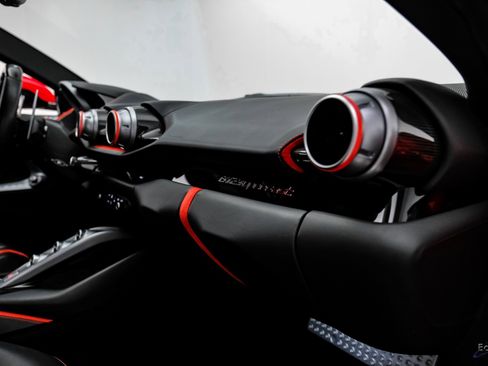 Used 2018 Ferrari 812 Superfast image 55