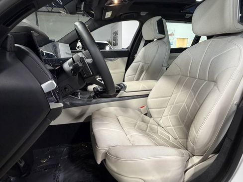 Used 2023 BMW 760i xDrive AWD/4WD image 7