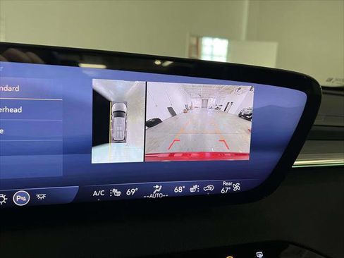 Used 2025 Buick Enclave Preferred w/ Power Package image 30