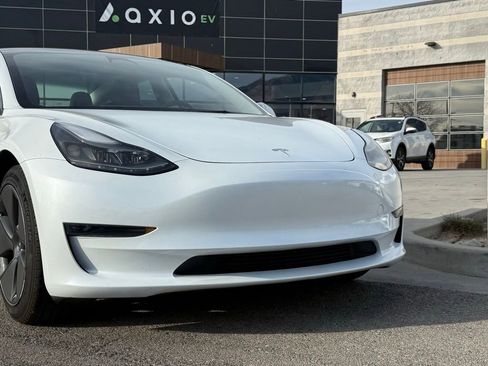 Used 2023 Tesla Model 3 Standard Range image 28