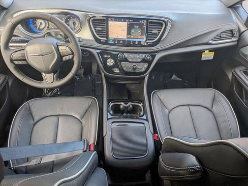New 2026 Chrysler Pacifica Limited image 15