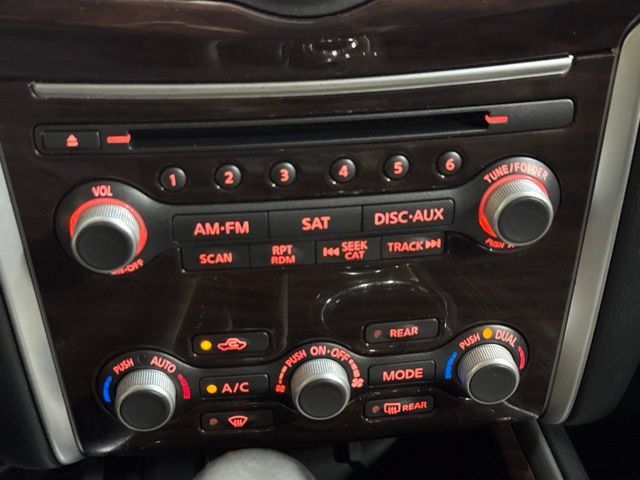 Used 2015 Nissan Pathfinder Platinum w/ Family Entertainment Package FWD image 23