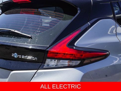 Used 2022 Nissan Leaf SV FWD image 7