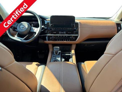 Certified 2025 Nissan Pathfinder Platinum w/ Cargo Package AWD/4WD image 16
