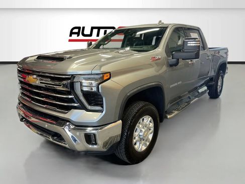 Used 2024 Chevrolet Silverado 2500 LTZ w/ LTZ Premium Package AWD/4WD image 3