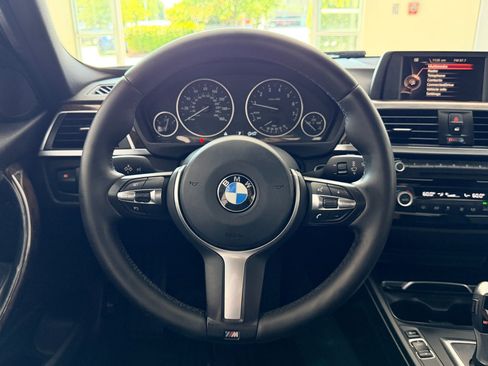 Used 2016 BMW 320i Sedan RWD image 16