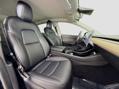 Used 2021 Tesla Model Y Long Range image 30