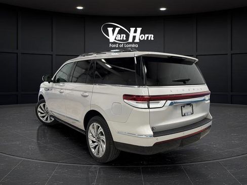 Used 2024 Lincoln Navigator Reserve AWD/4WD image 5