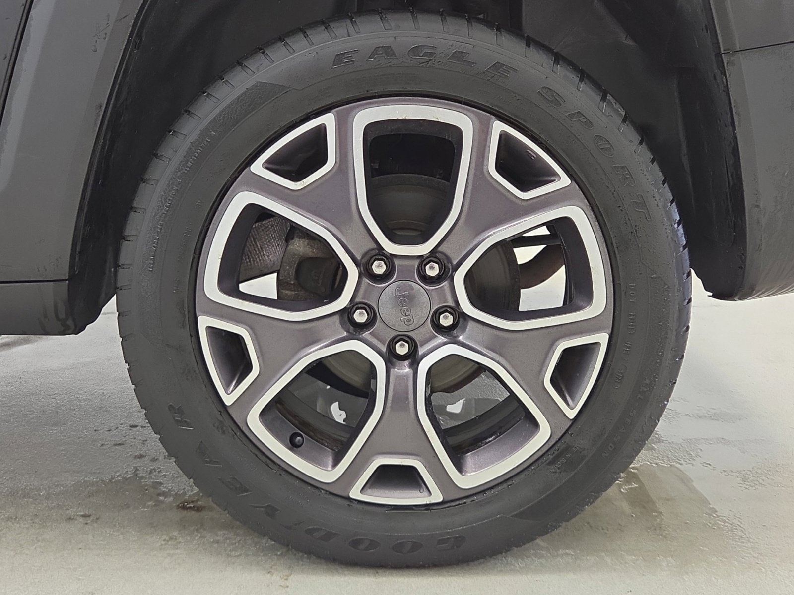 Certified 2018 Jeep Renegade Limited w/ UConnect 8.4 Nav Group AWD/4WD image 33