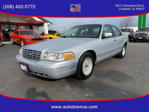 Used 2002 Ford Crown Victoria LX image 1