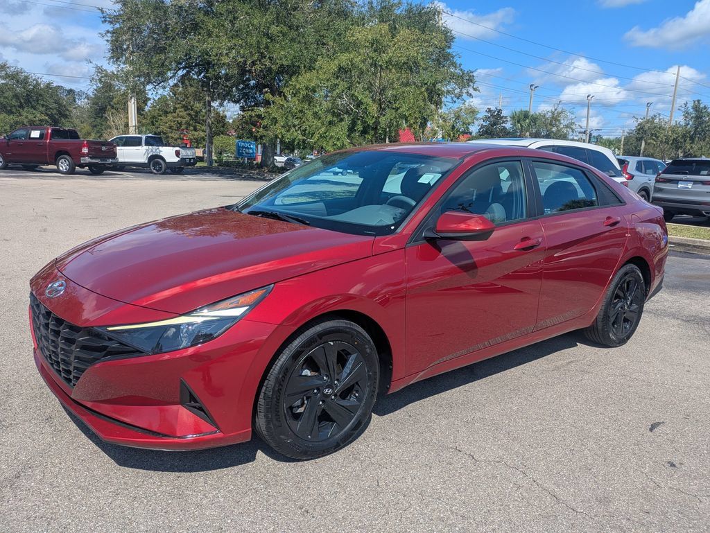 Used 2023 Hyundai Elantra SEL w/ Cargo Package FWD image 8