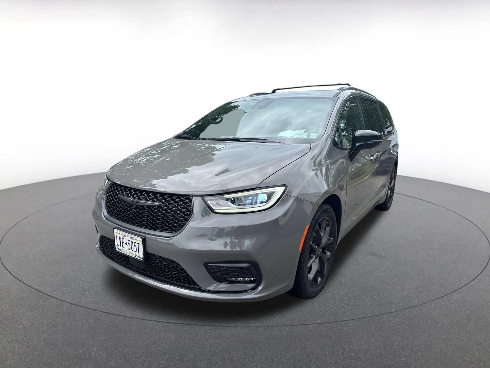 Used 2025 Chrysler Pacifica Limited FWD image 7