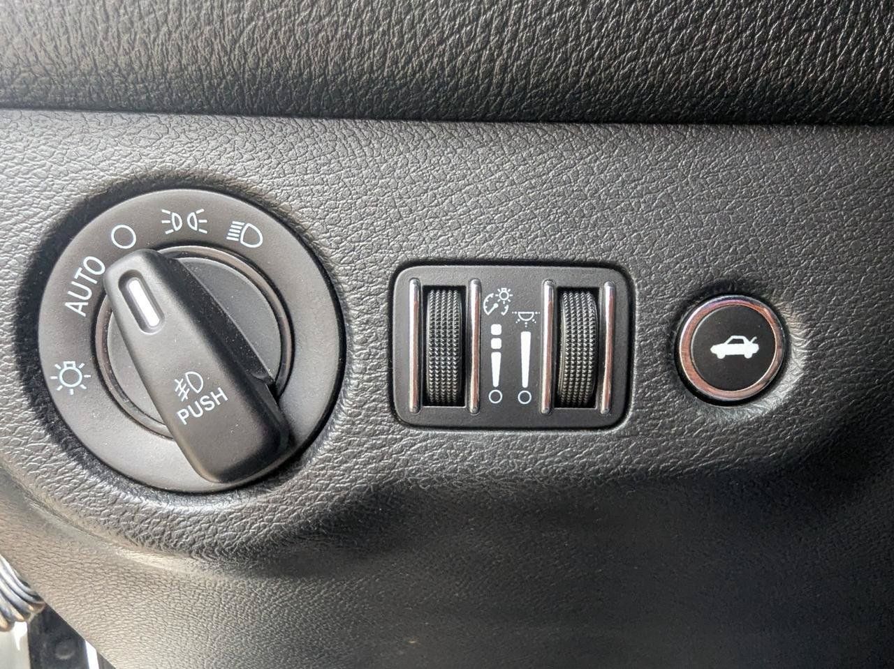 Used 2016 Dodge Challenger R/T Scat Pack RWD image 16