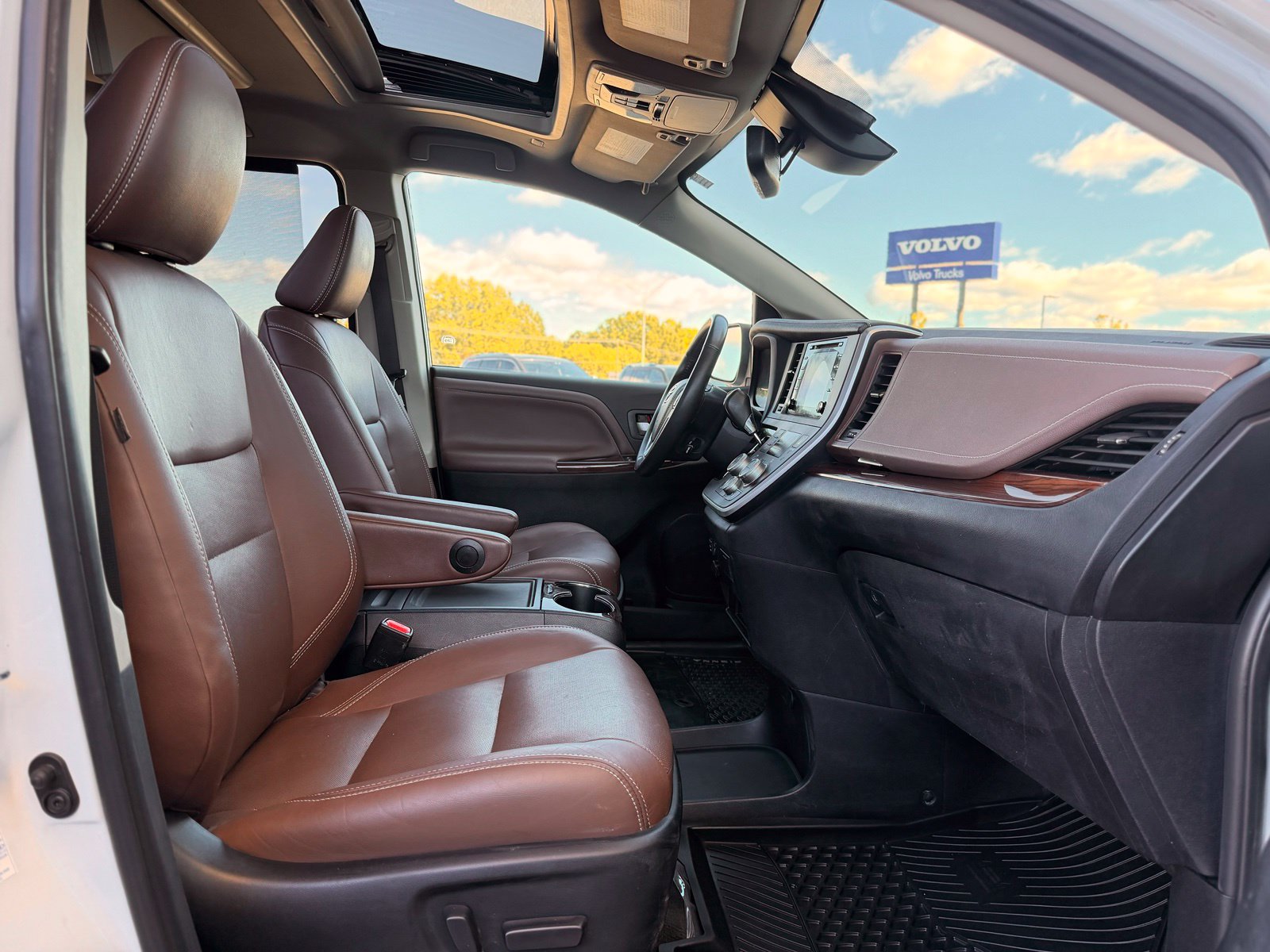 Used 2020 Toyota Sienna XLE Premium AWD/4WD image 30