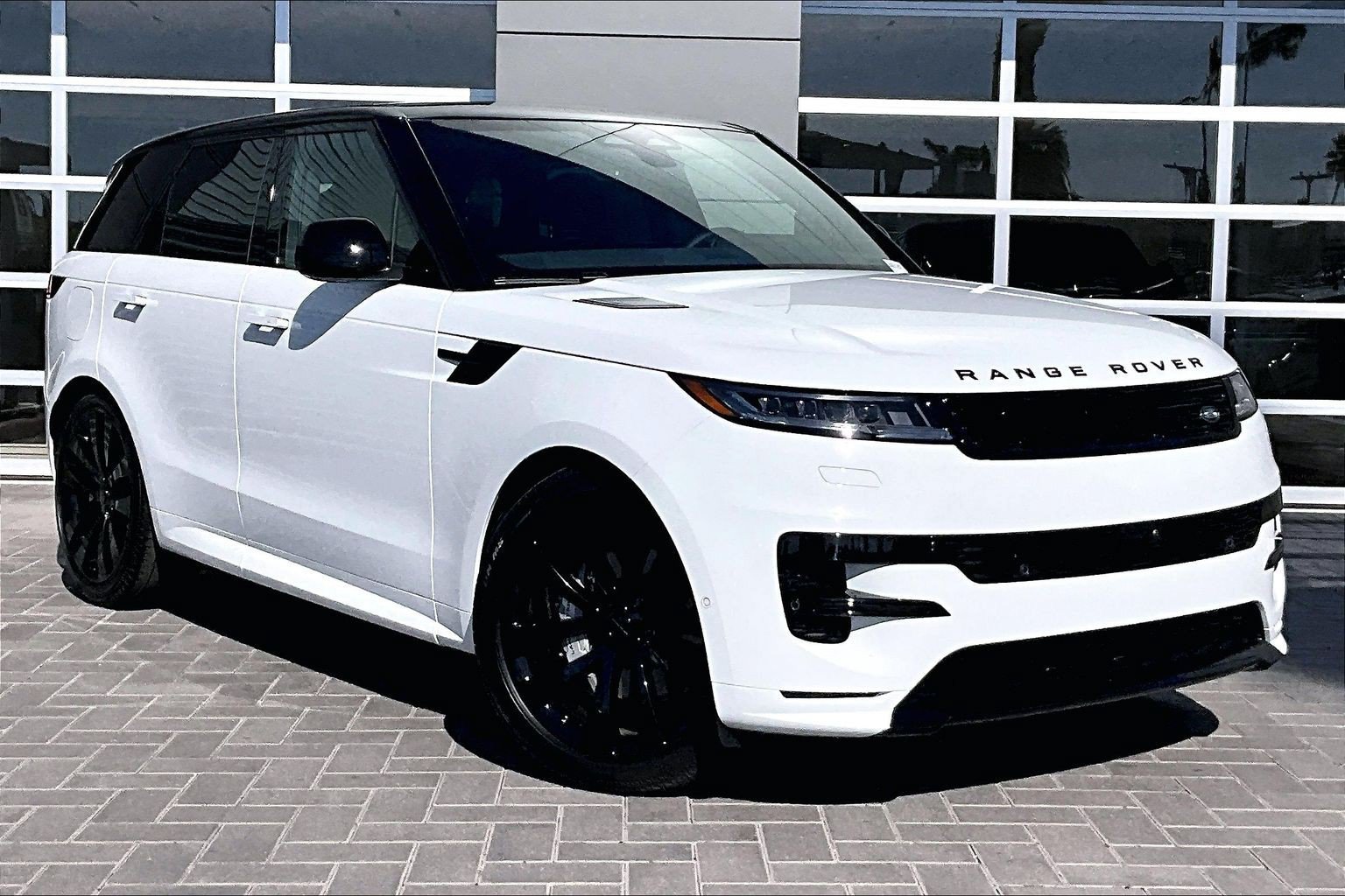 New 2027 Land Rover Range Rover Sport Dynamic SE AWD/4WD image 2