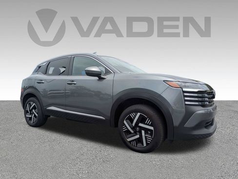 Used 2025 Nissan Kicks SV w/ Charging Package FWD image 3