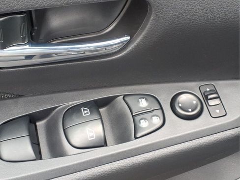 Used 2021 Nissan Kicks SV FWD image 16