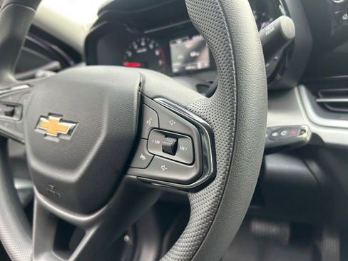 Certified 2025 Chevrolet Trax LS w/ LS Convenience Package FWD image 19