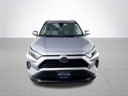 Used 2022 Toyota RAV4 XLE image 3