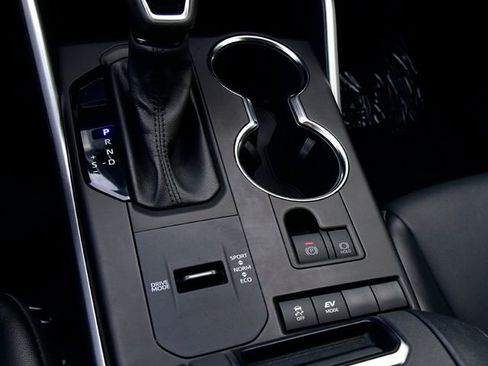 Certified 2022 Toyota Highlander XLE image 29