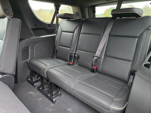 Used 2024 GMC Yukon XL SLT image 6