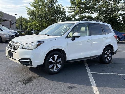 Used 2017 Subaru Forester 2.5i Limited w/ Popular Package #1 AWD/4WD image 3