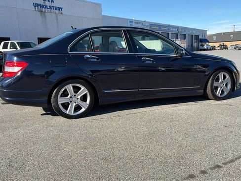 Used 2011 Mercedes-Benz C 300 4MATIC Sedan image 4