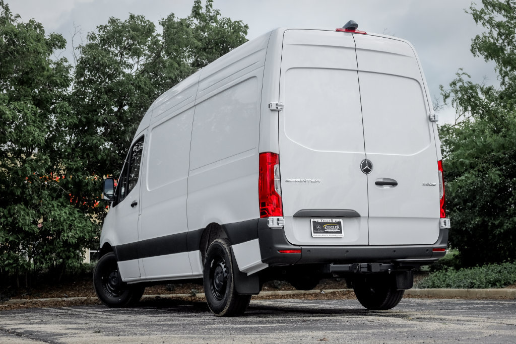 Used 2026 Mercedes-Benz Sprinter 2500 image 2