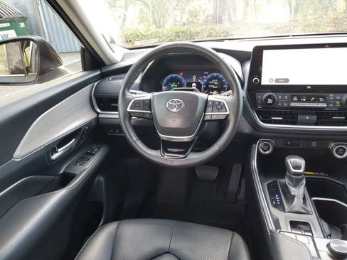 Used 2024 Toyota Grand Highlander Platinum image 13