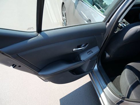 Used 2020 Nissan Sentra SV FWD image 17