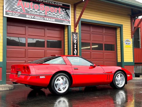 Used 1989 Chevrolet Corvette Coupe image 4