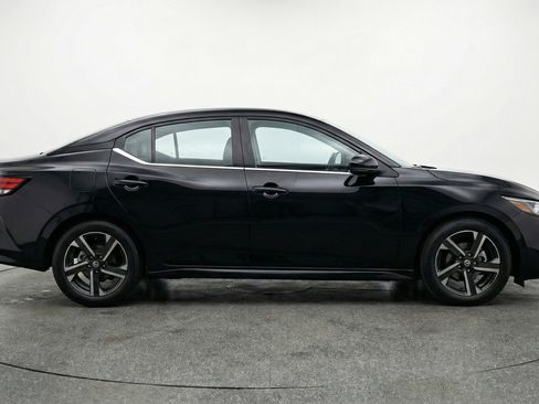Used 2025 Nissan Sentra SV image 11
