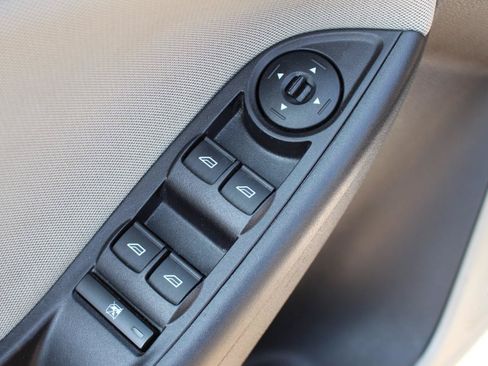 Used 2015 Ford Focus SE w/ SE Sport Package FWD image 13