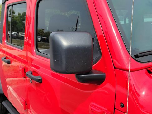 Used 2023 Jeep Gladiator Sport image 8