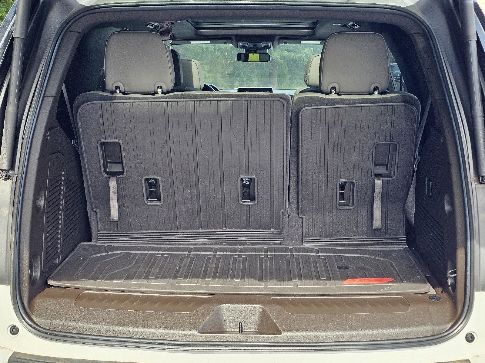 Used 2023 GMC Yukon SLT RWD image 11