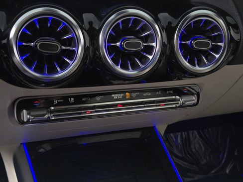 Used 2025 Mercedes-Benz GLA 250 image 31