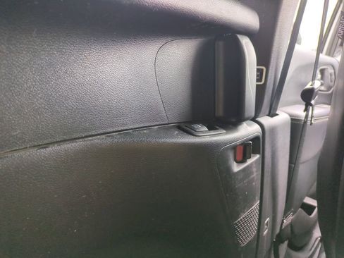 Used 2025 Chrysler Pacifica Select image 26